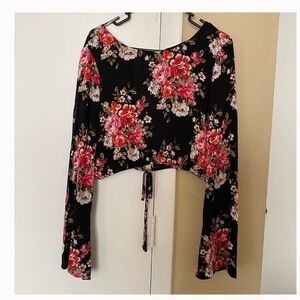 Polly & Esther Women  Floral Crop Top with Flared Long Sleeves Size Large